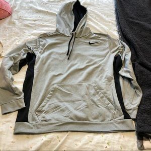 nike therma-fit sweatshirt size XL